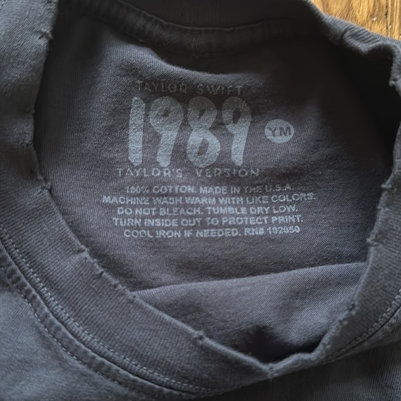 Official Taylor Swift Merch T-Shirt NEW - Picture 2 of 3